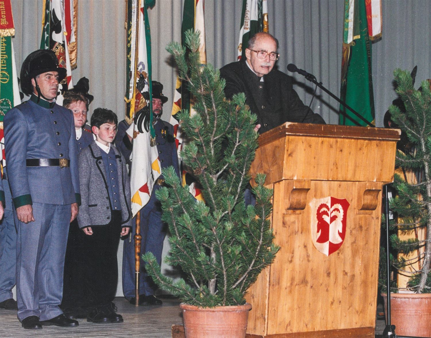 Besuch von Dr. Otto von Habsburg bei den Kaiserjägern Plangeroß, 26. Oktober 2000
